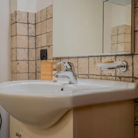 公寓 Casa Julie - Accogliente Rifugio Nella Quiete - Cour 0157 库马约尔