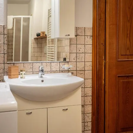Casa Julie - Accogliente Rifugio Nella Quiete - Cour 0157 库马约尔